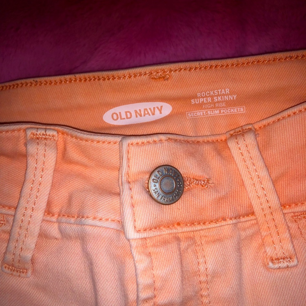 CUTE PEACH OLD NAVY ROCKSTAR SKINNY JEANS 🍑❣️